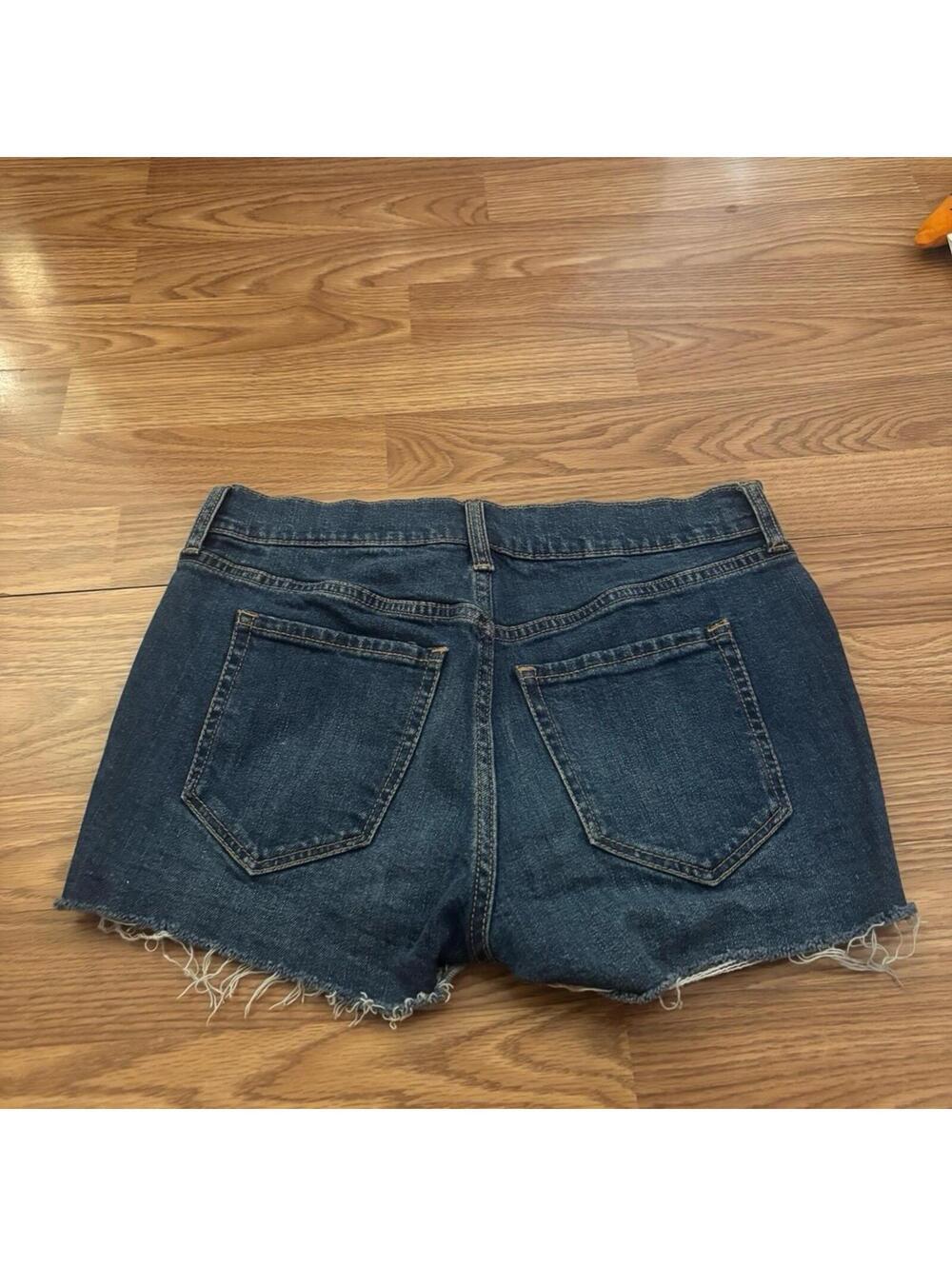 Old Navy Boyfriend Mid-Rise Jean Shorts Size 2 - Picture 4 of 6